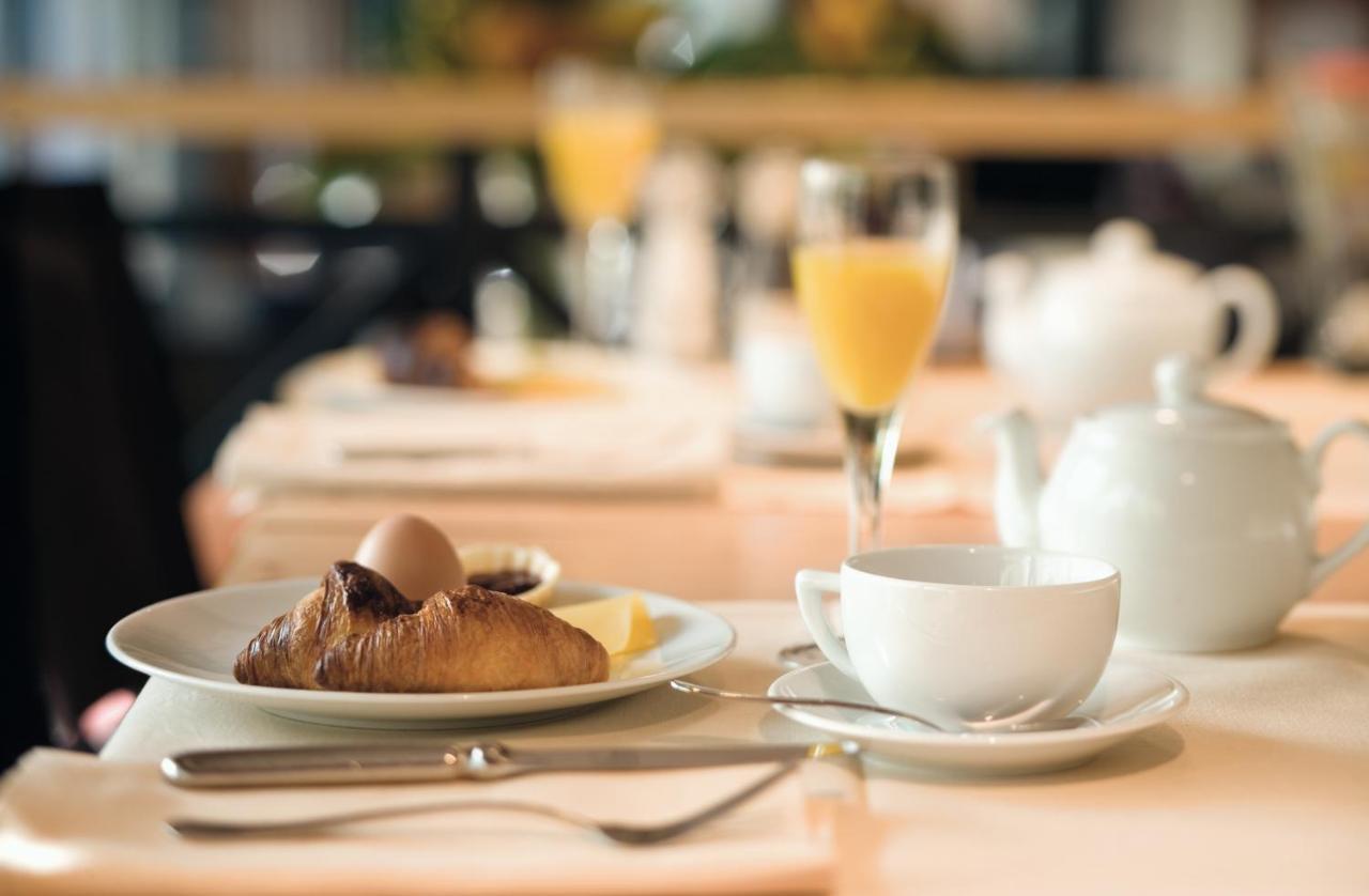 Moevenpick Hotel City Star Jeddah Exterior photo A continental breakfast