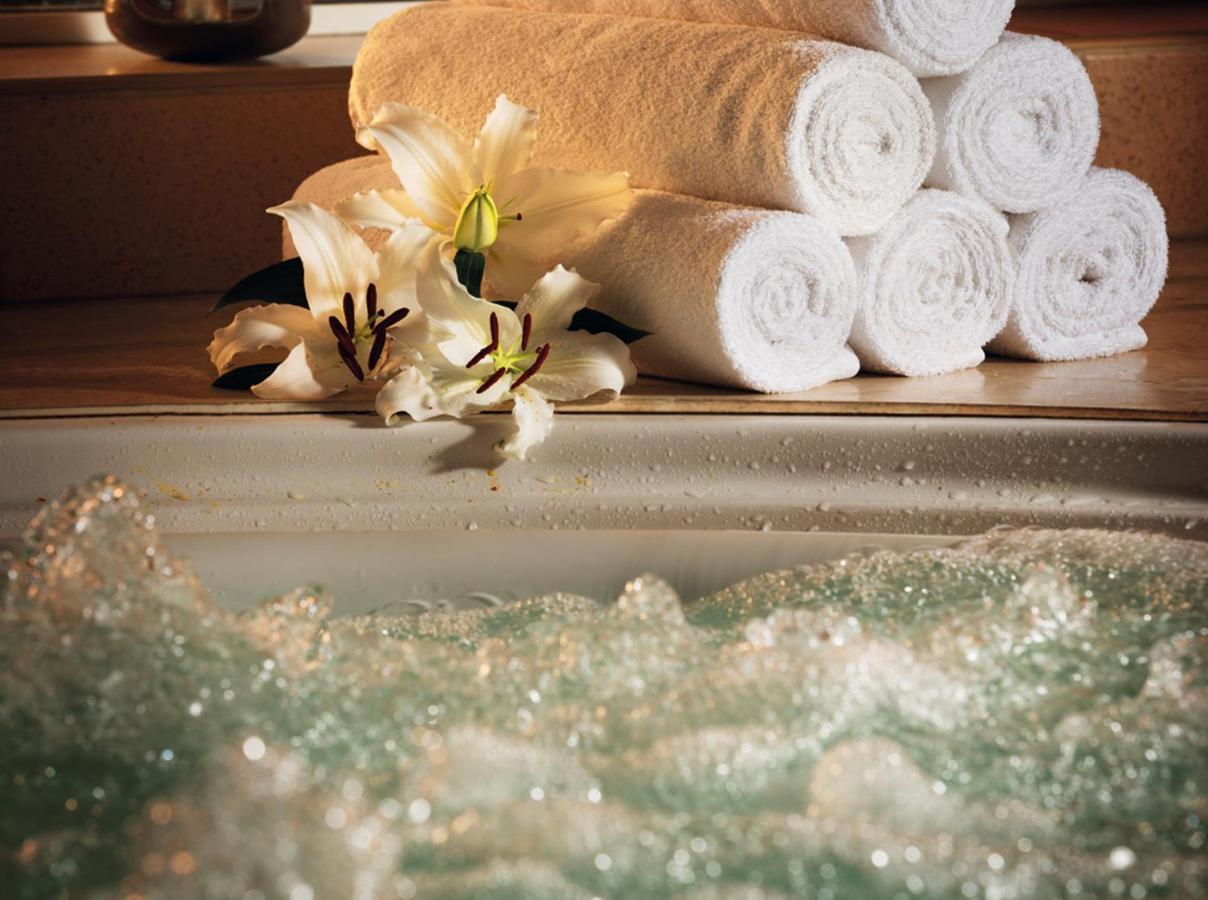 Moevenpick Hotel City Star Jeddah Exterior photo A whirlpool bath