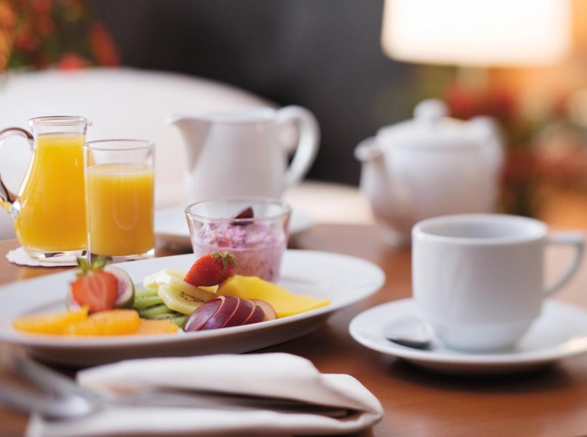 Moevenpick Hotel City Star Jeddah Exterior photo A breakfast table