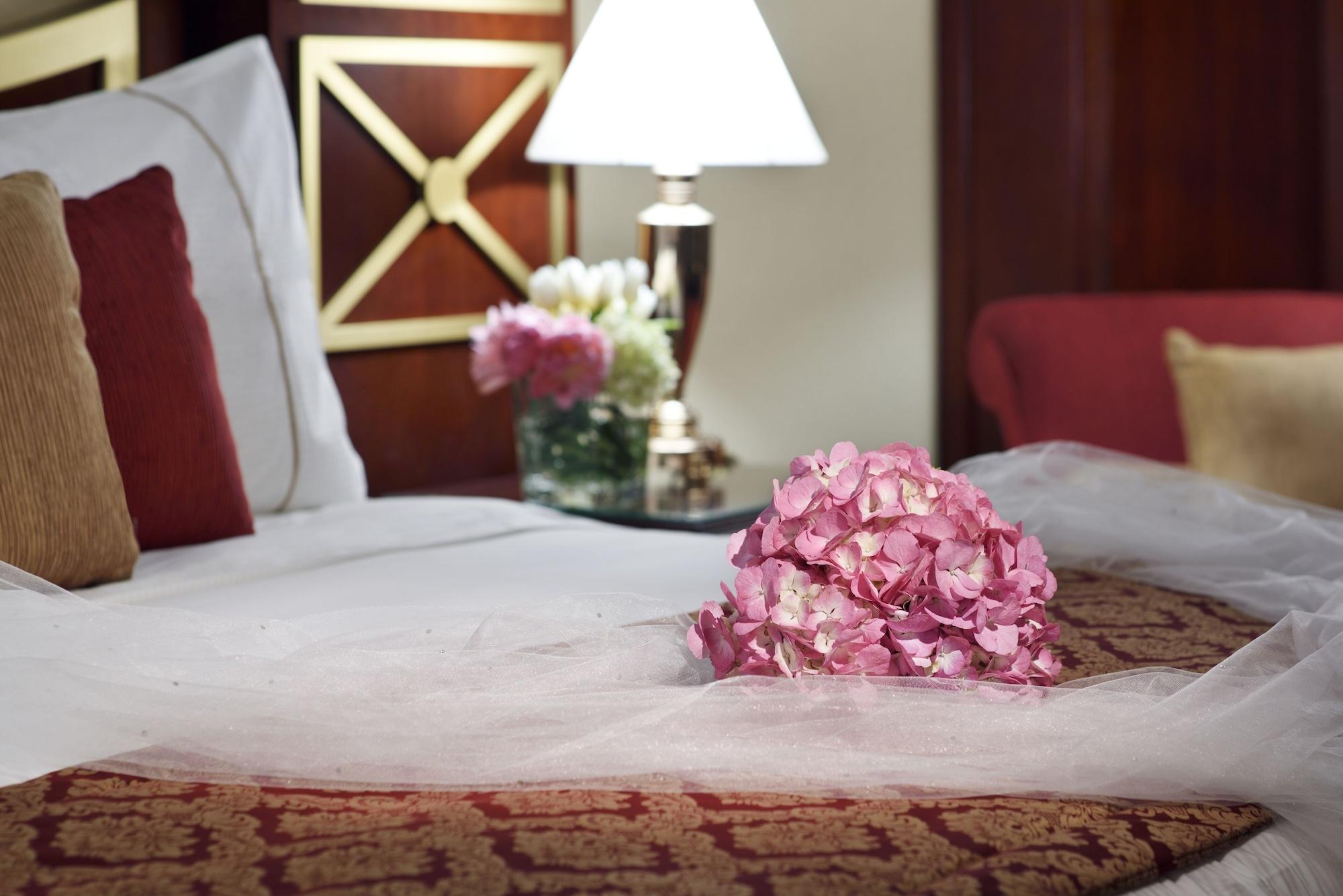Moevenpick Hotel City Star Jeddah Exterior photo A bridal suite