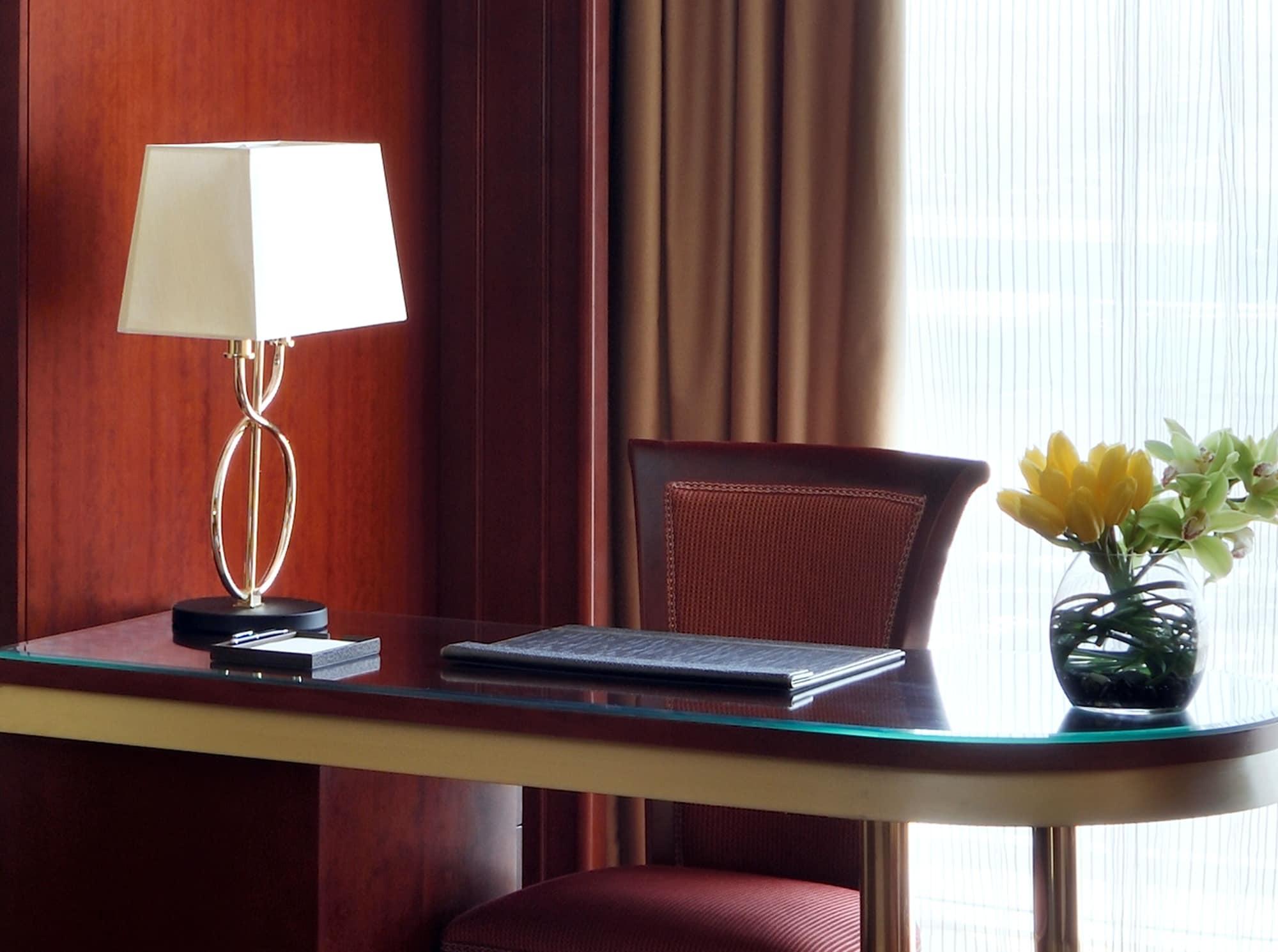 Moevenpick Hotel City Star Jeddah Exterior photo A table lamp