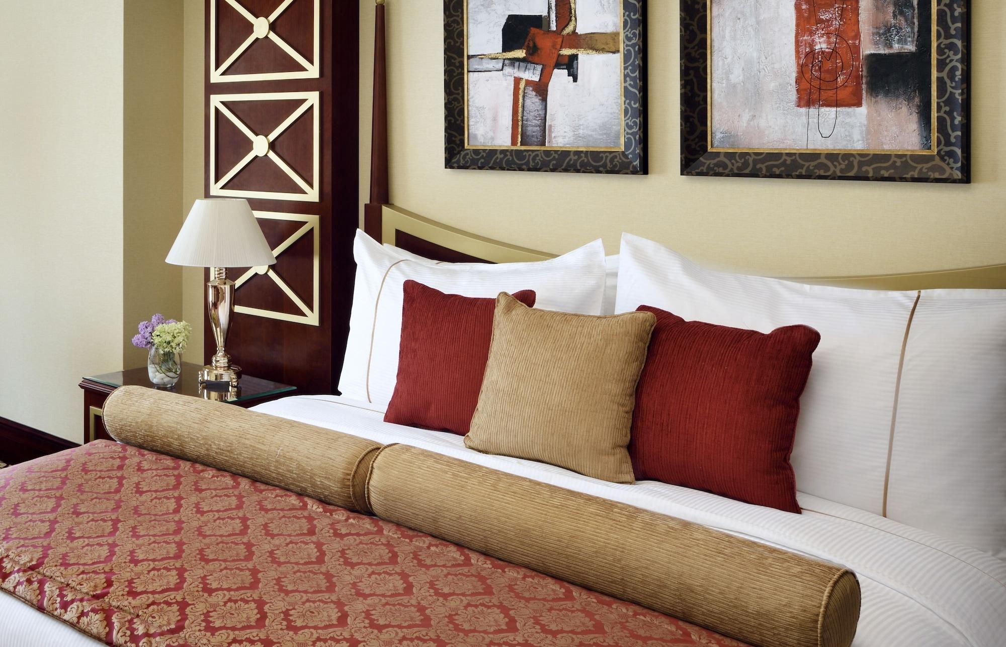 Moevenpick Hotel City Star Jeddah Exterior photo A bed with cushions