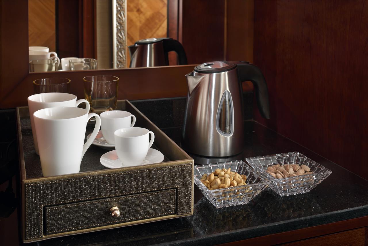 Moevenpick Hotel City Star Jeddah Exterior photo A tea tray